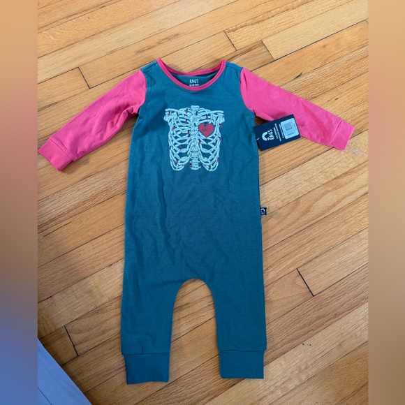 Rags to Raches Other - RAGS Green Romper w/ Red Sleeves Accents Rib Cage w/ Heart & Lights Print 12-18